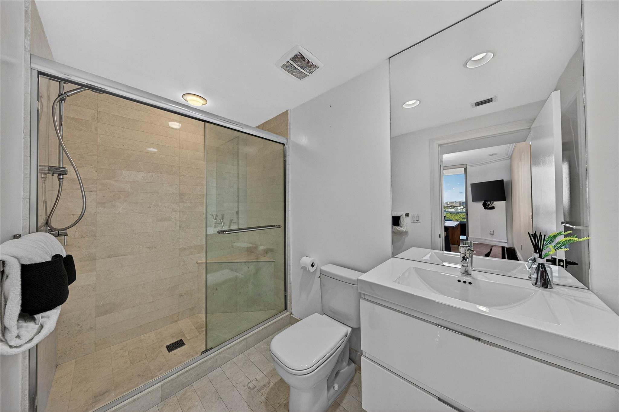 17301 Biscayne #506, North Miami Beach FL 33160