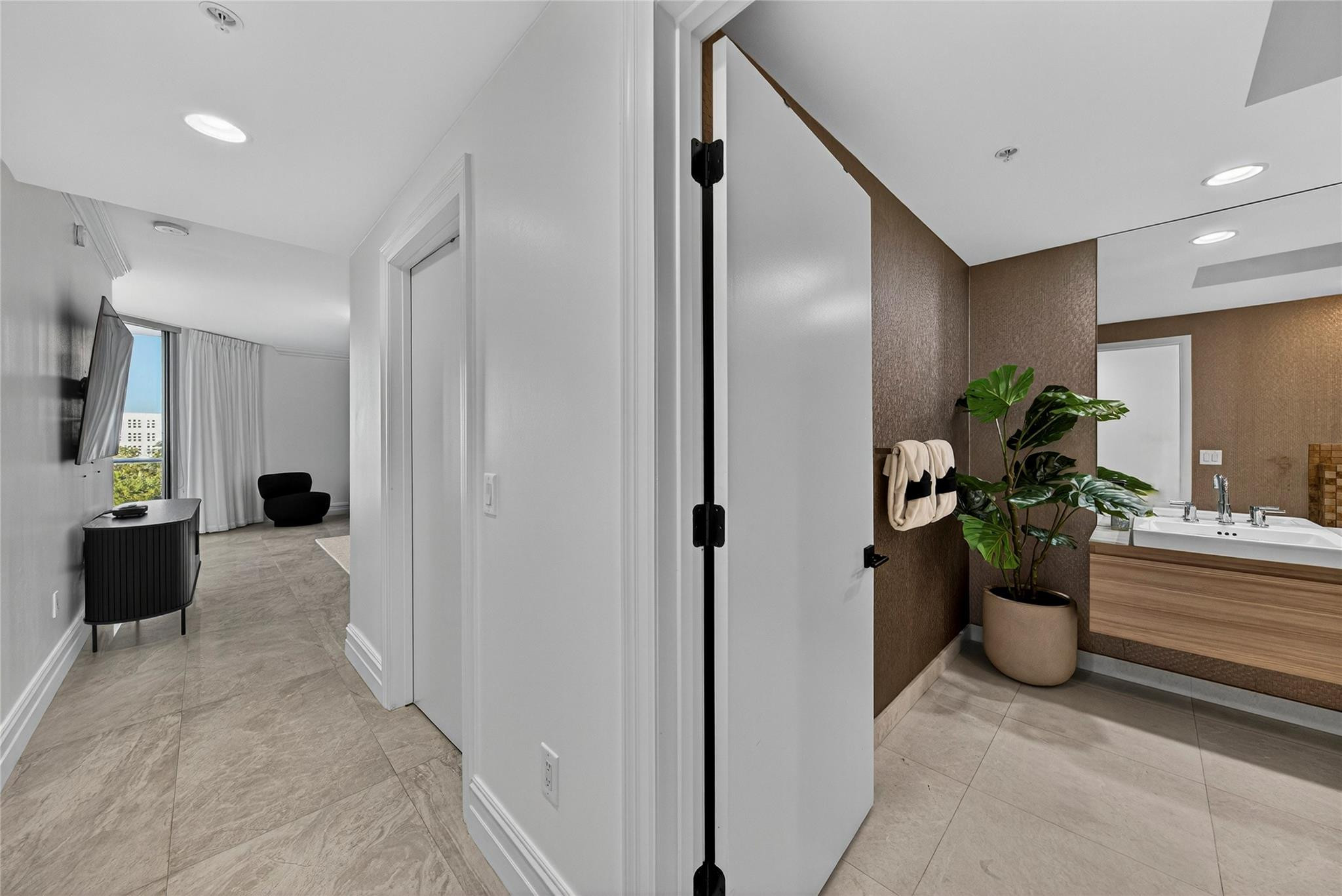 17301 Biscayne #506, North Miami Beach FL 33160