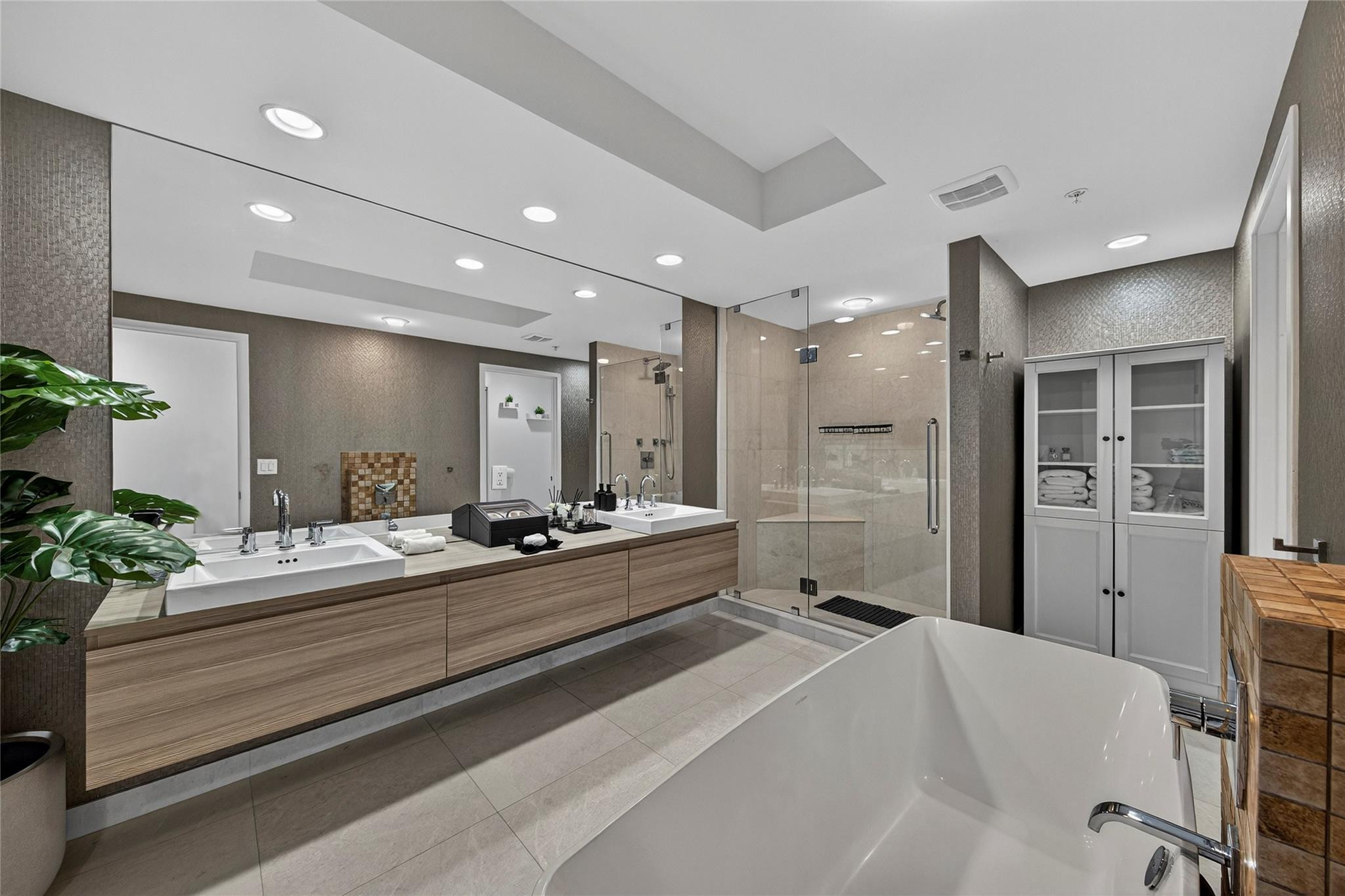 17301 Biscayne #506, North Miami Beach FL 33160