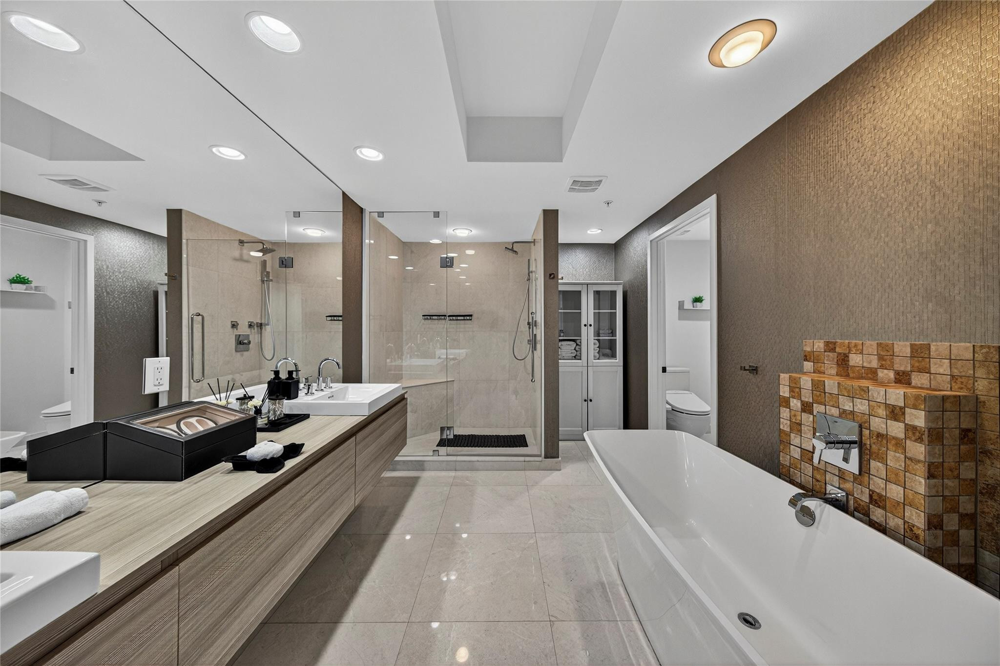 17301 Biscayne #506, North Miami Beach FL 33160