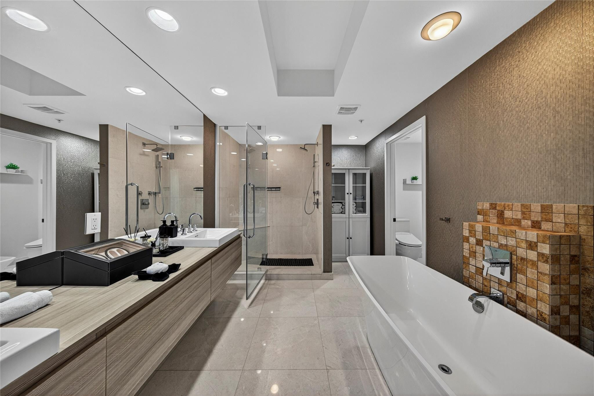 17301 Biscayne #506, North Miami Beach FL 33160