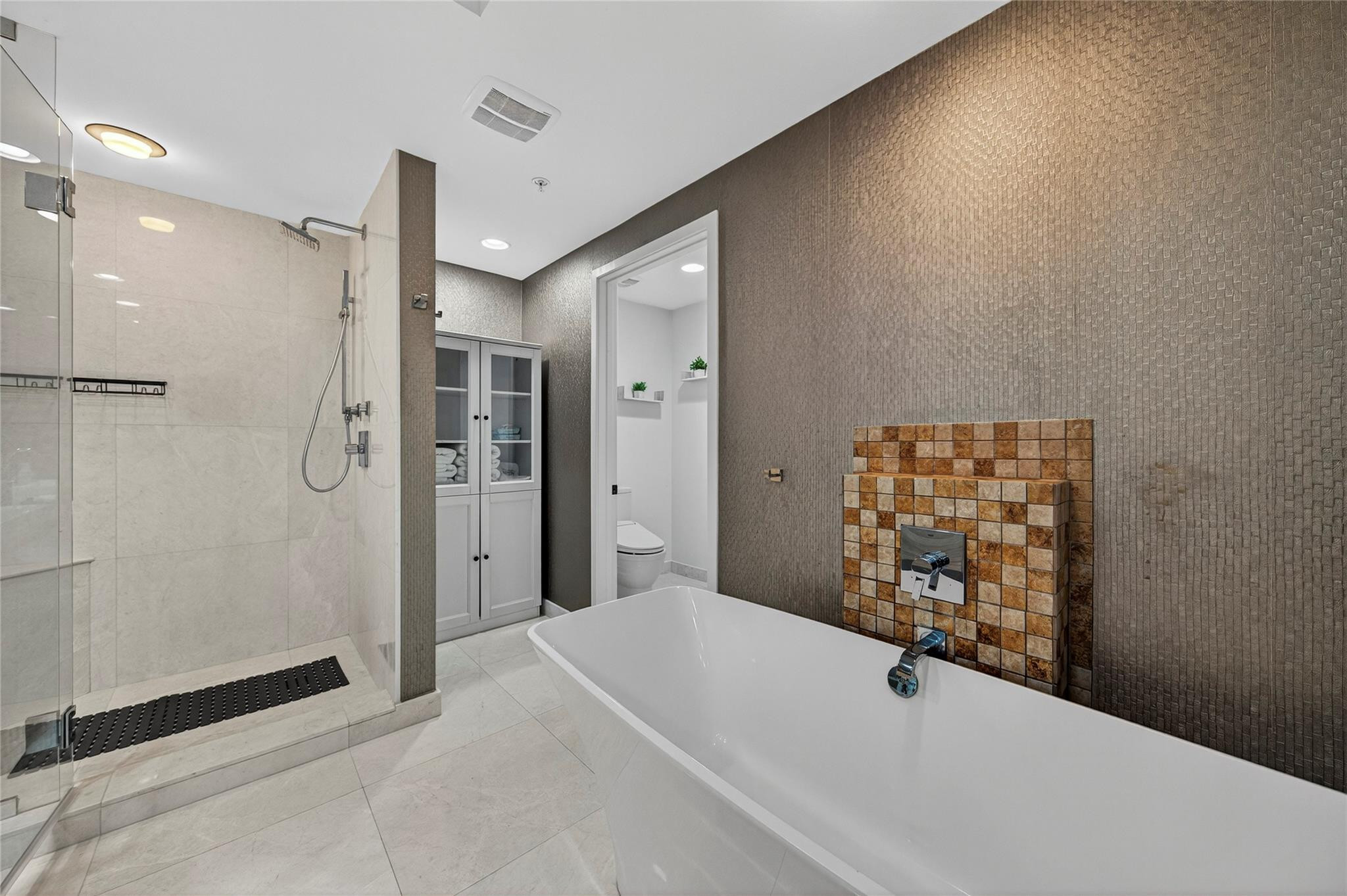 17301 Biscayne #506, North Miami Beach FL 33160