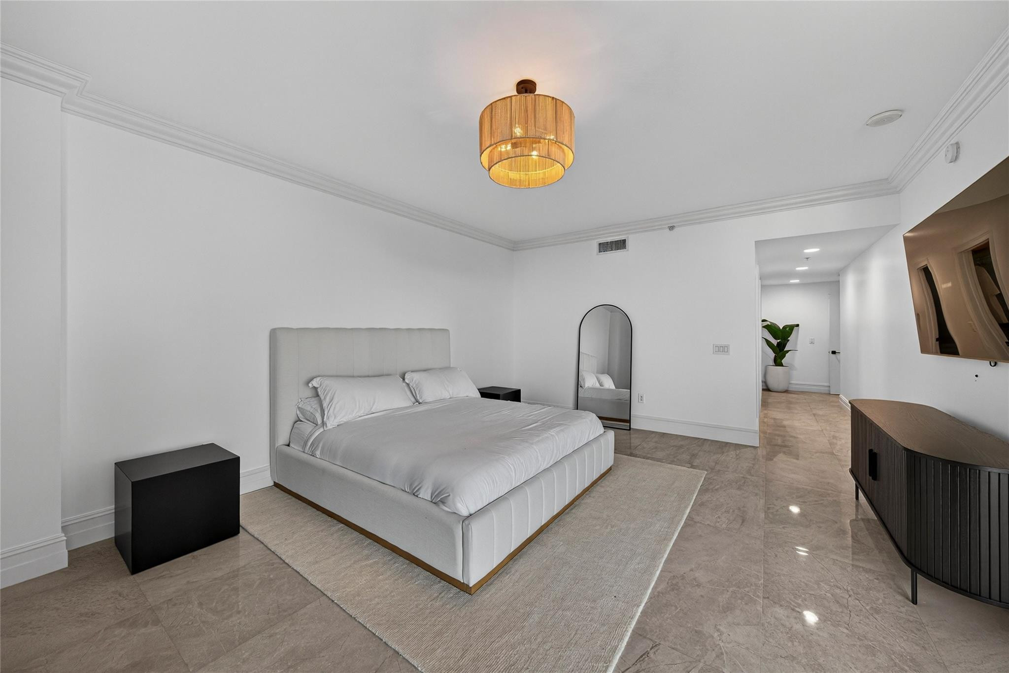 17301 Biscayne #506, North Miami Beach FL 33160