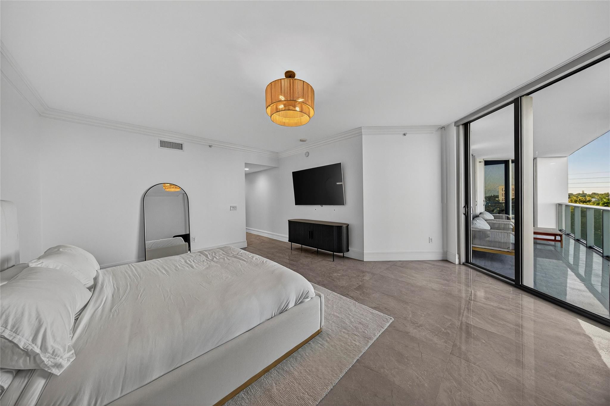 17301 Biscayne #506, North Miami Beach FL 33160
