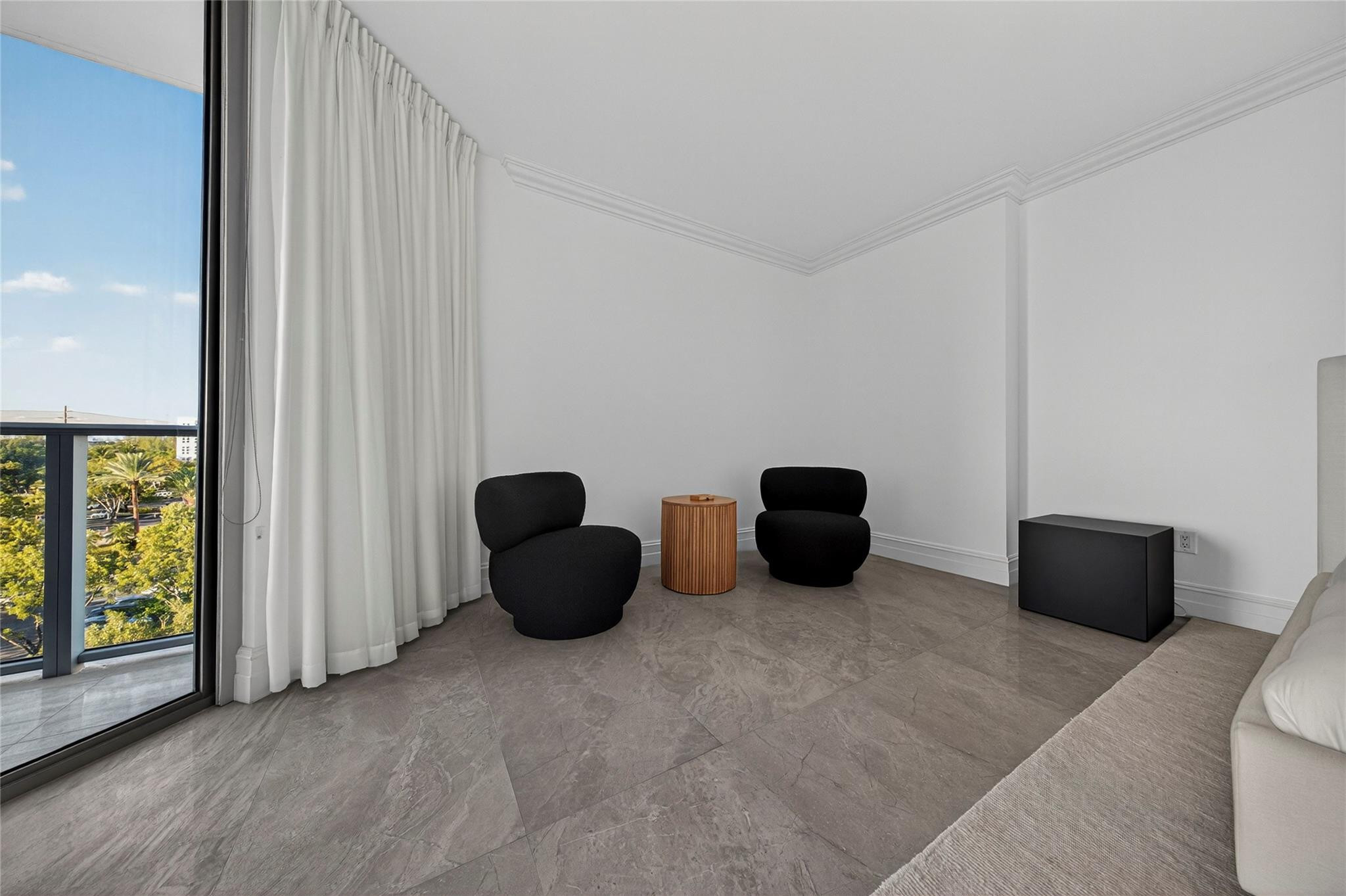 17301 Biscayne #506, North Miami Beach FL 33160