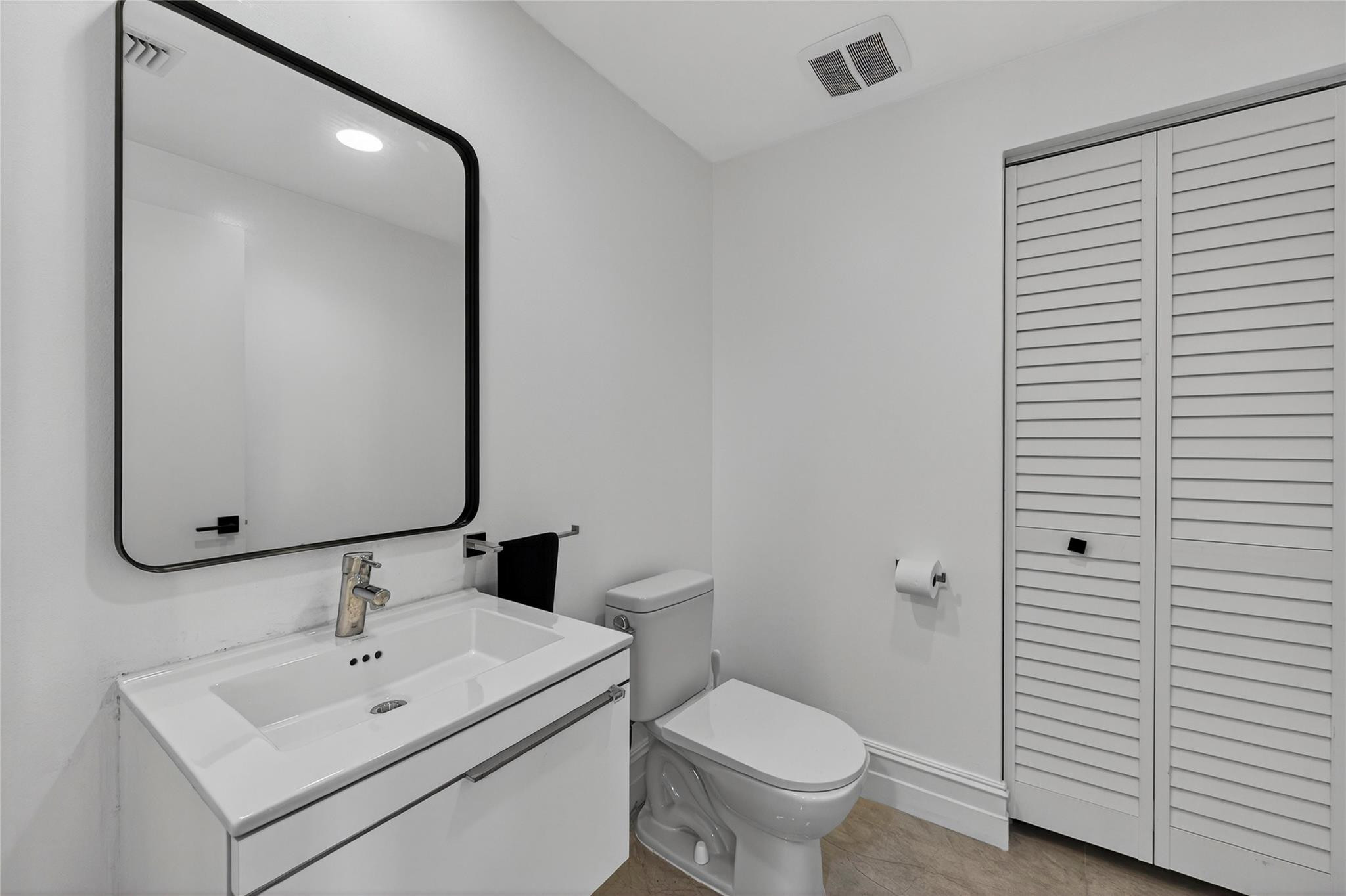 17301 Biscayne #506, North Miami Beach FL 33160