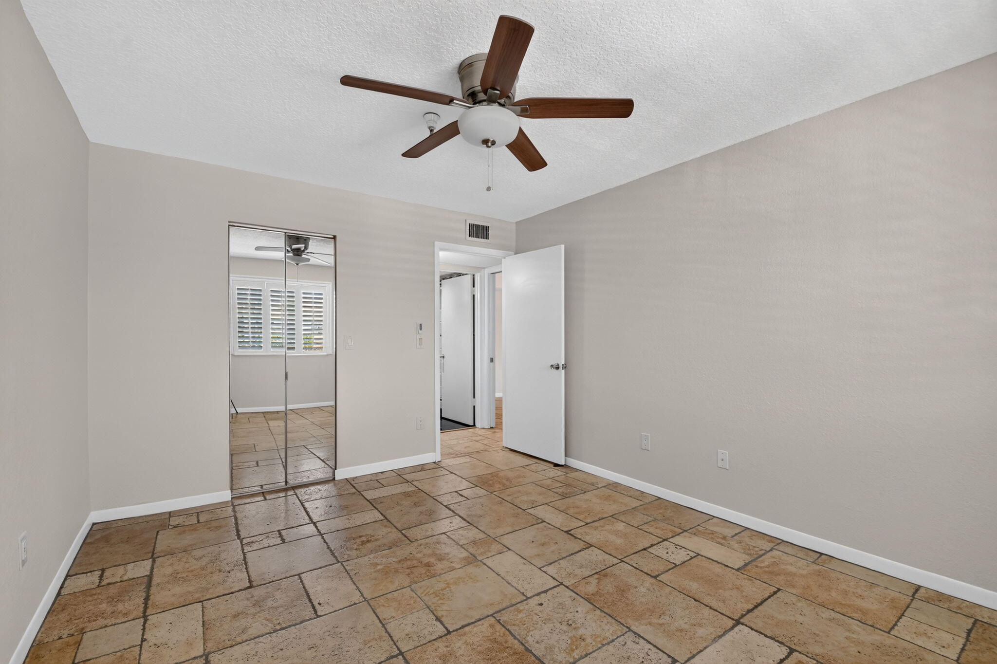 160 YACHT CLUB #211, Hypoluxo FL 33462