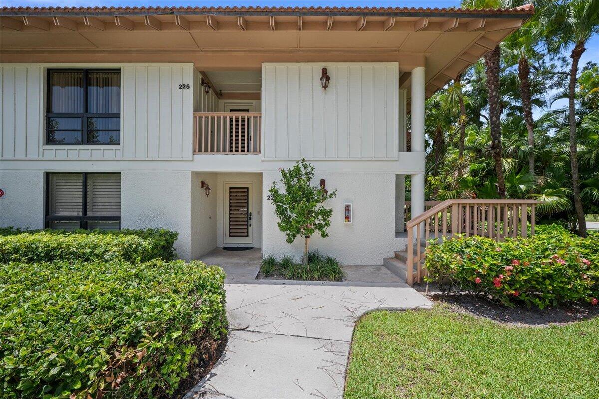 221 Brackenwood, Palm Beach Gardens FL 33418