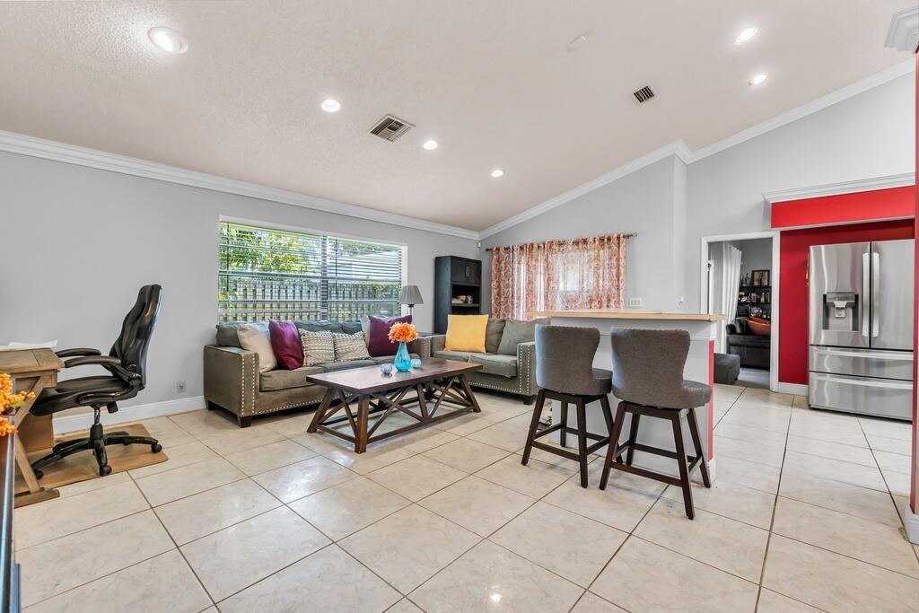 7461 NW 35th, Lauderhill FL 33319