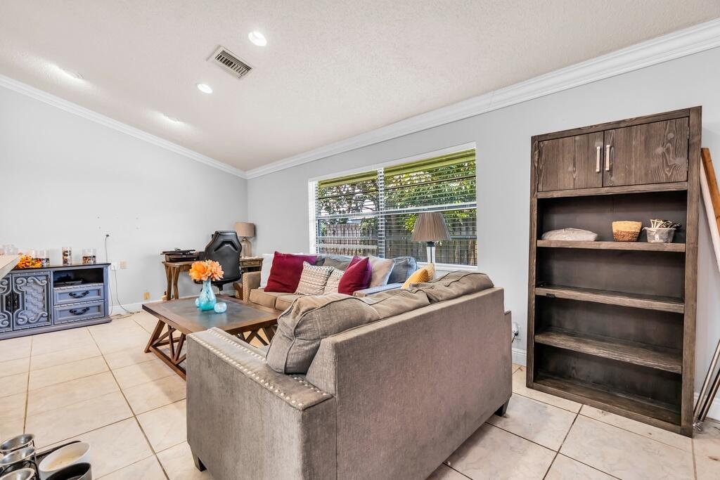7461 NW 35th, Lauderhill FL 33319
