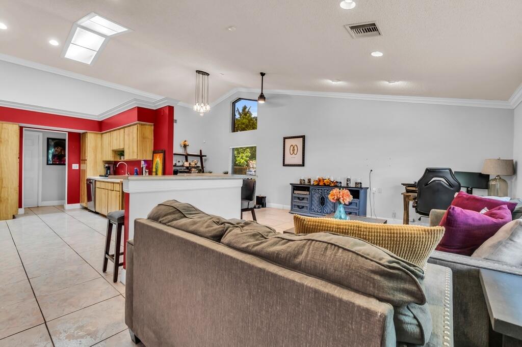 7461 NW 35th, Lauderhill FL 33319