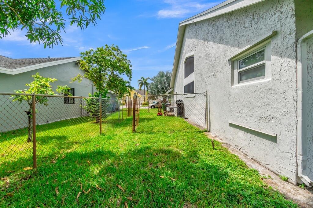 7461 NW 35th, Lauderhill FL 33319
