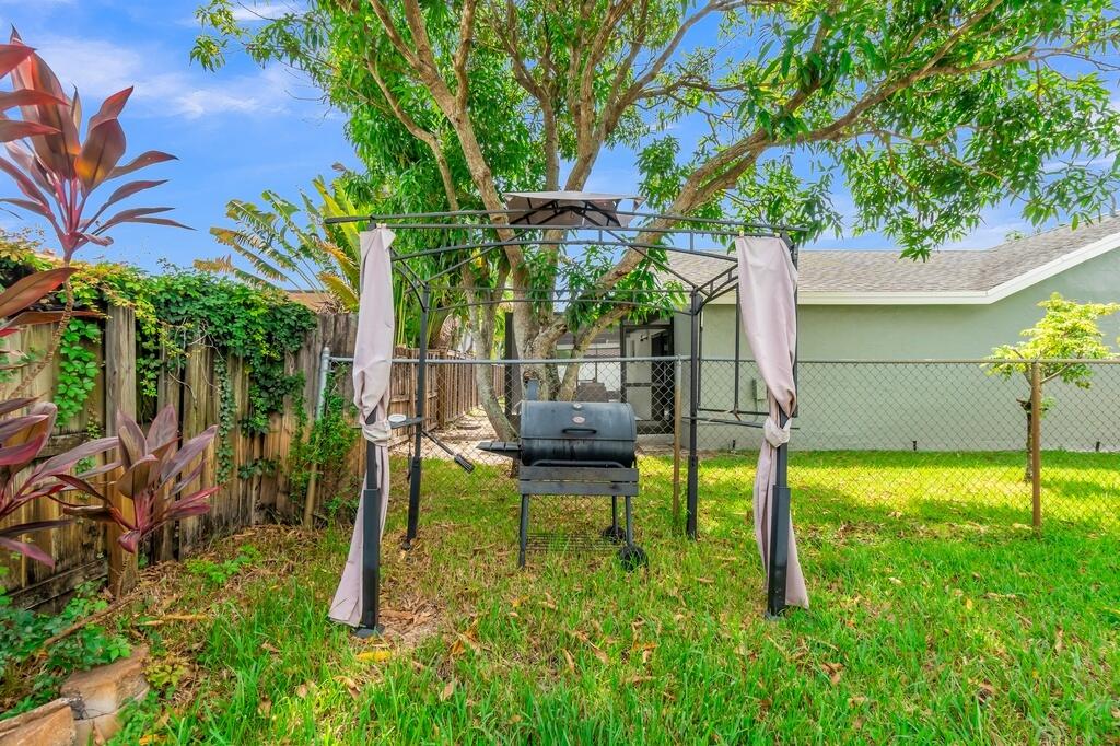 7461 NW 35th, Lauderhill FL 33319