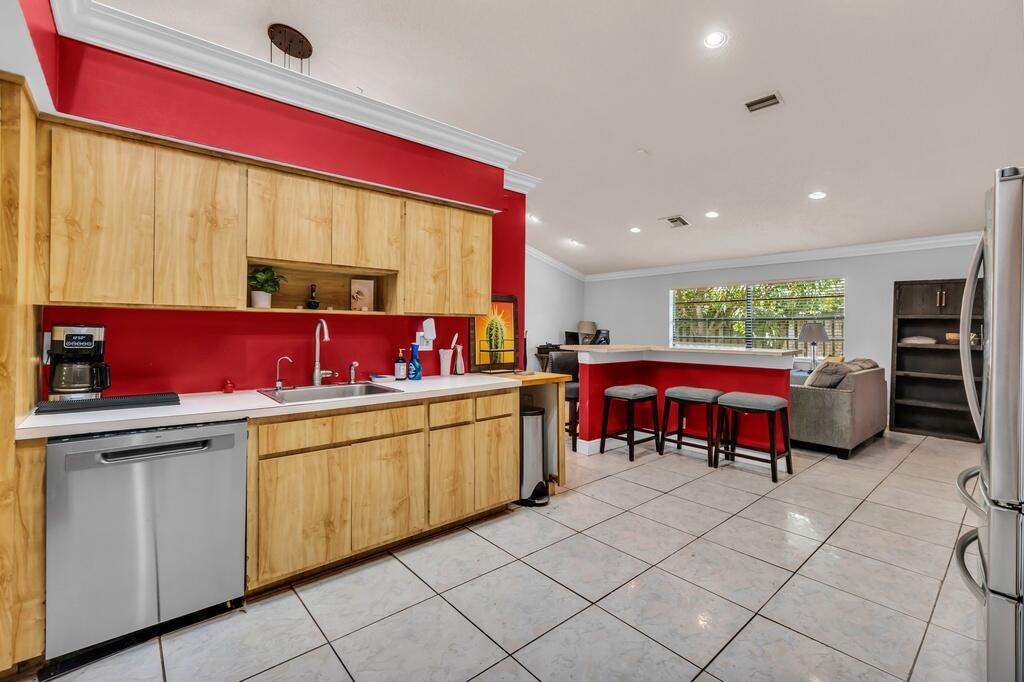 7461 NW 35th, Lauderhill FL 33319