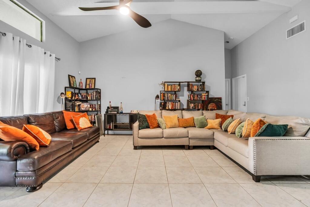 7461 NW 35th, Lauderhill FL 33319