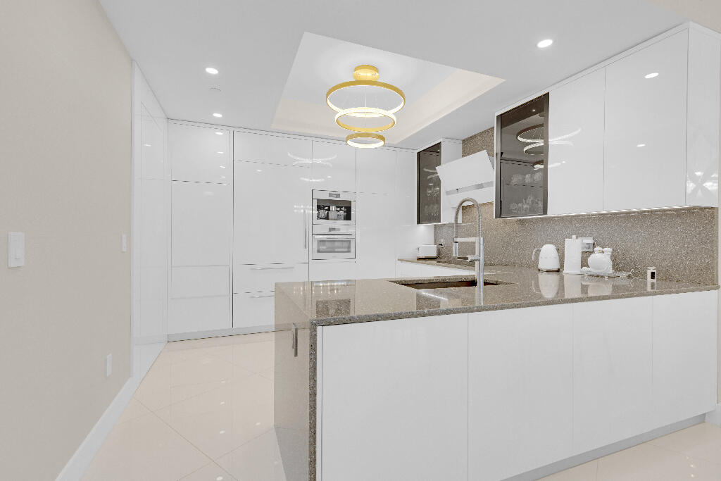 15811 COLLINS #2207, Sunny Isles Beach FL 33160