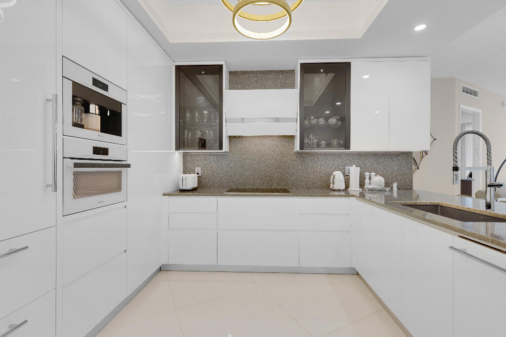 15811 COLLINS #2207, Sunny Isles Beach FL 33160