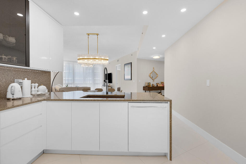 15811 COLLINS #2207, Sunny Isles Beach FL 33160