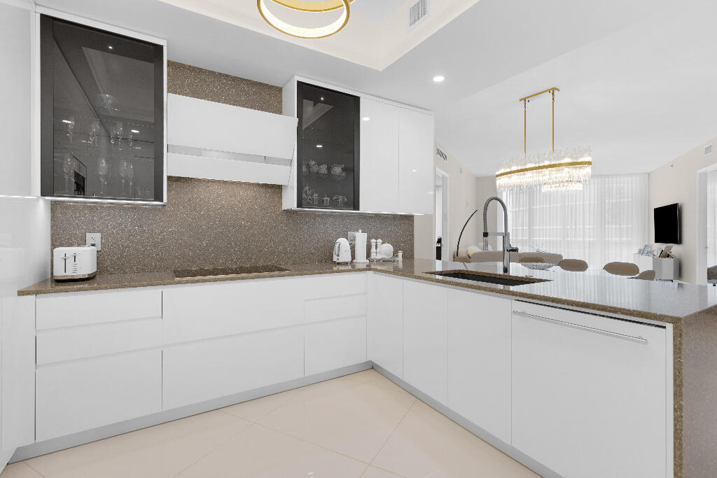 15811 COLLINS #2207, Sunny Isles Beach FL 33160