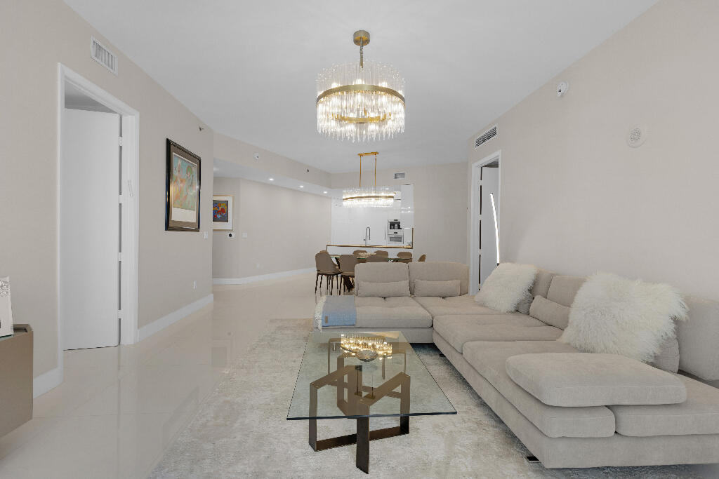 15811 COLLINS #2207, Sunny Isles Beach FL 33160