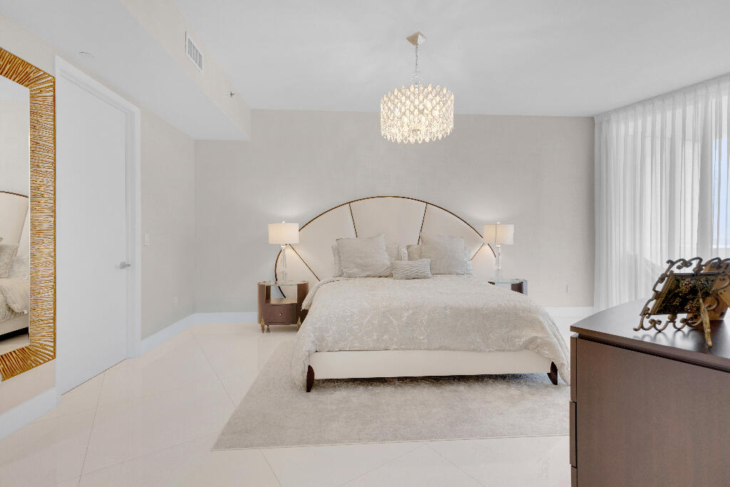 15811 COLLINS #2207, Sunny Isles Beach FL 33160