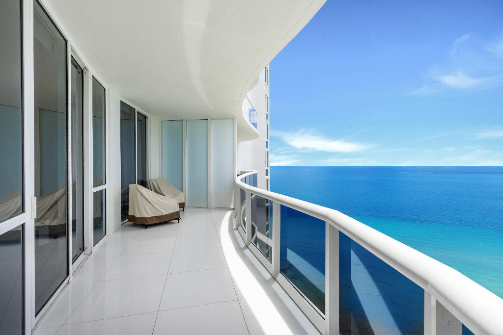 15811 COLLINS #2207, Sunny Isles Beach FL 33160