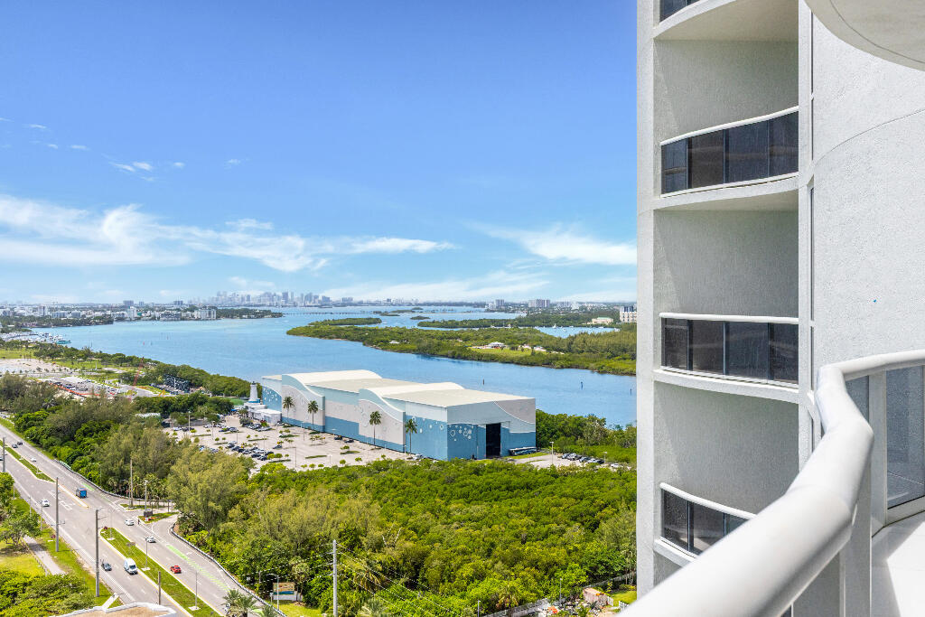 15811 COLLINS #2207, Sunny Isles Beach FL 33160
