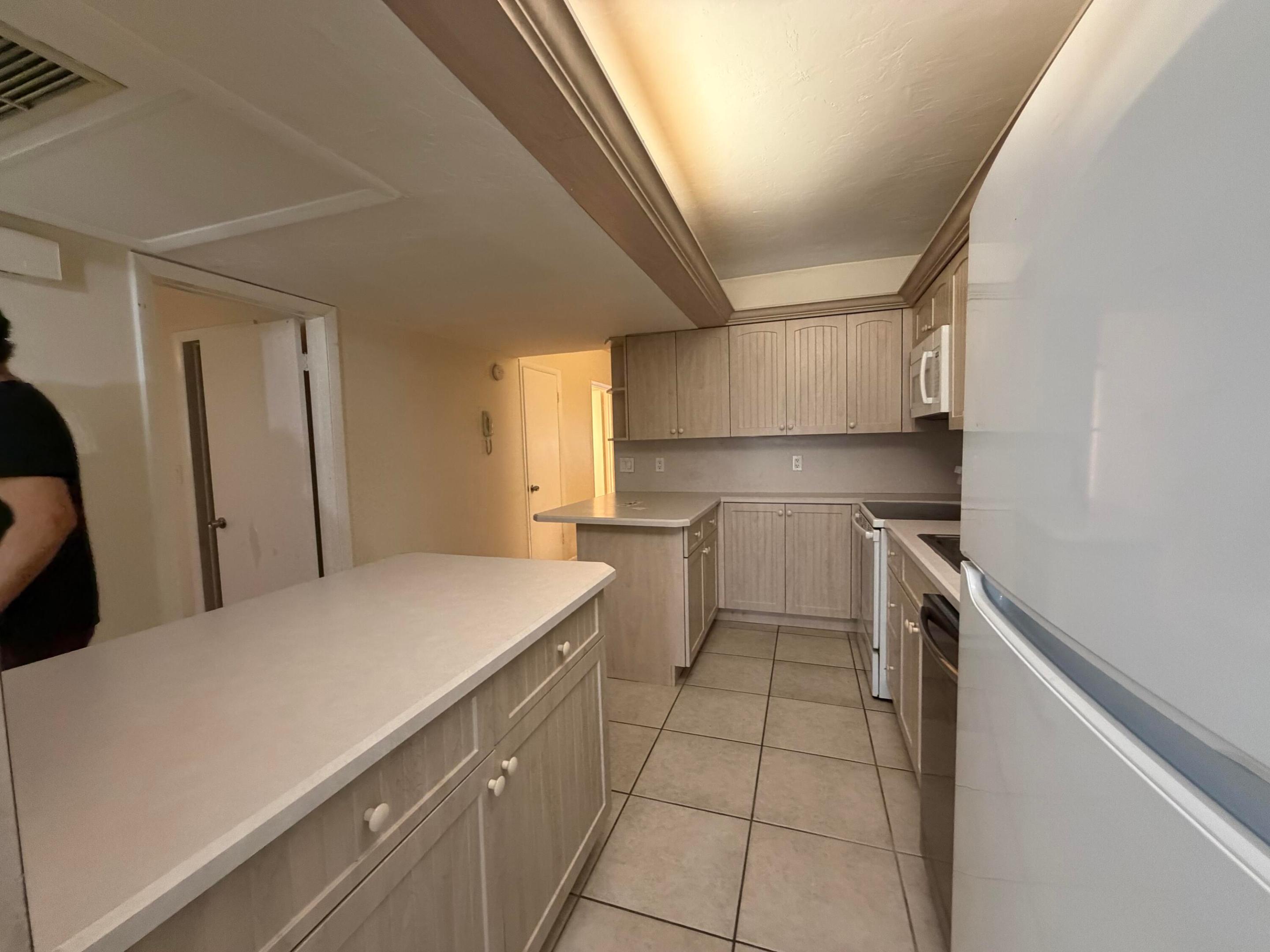 917 NE 16th #1, Fort Lauderdale FL 33304