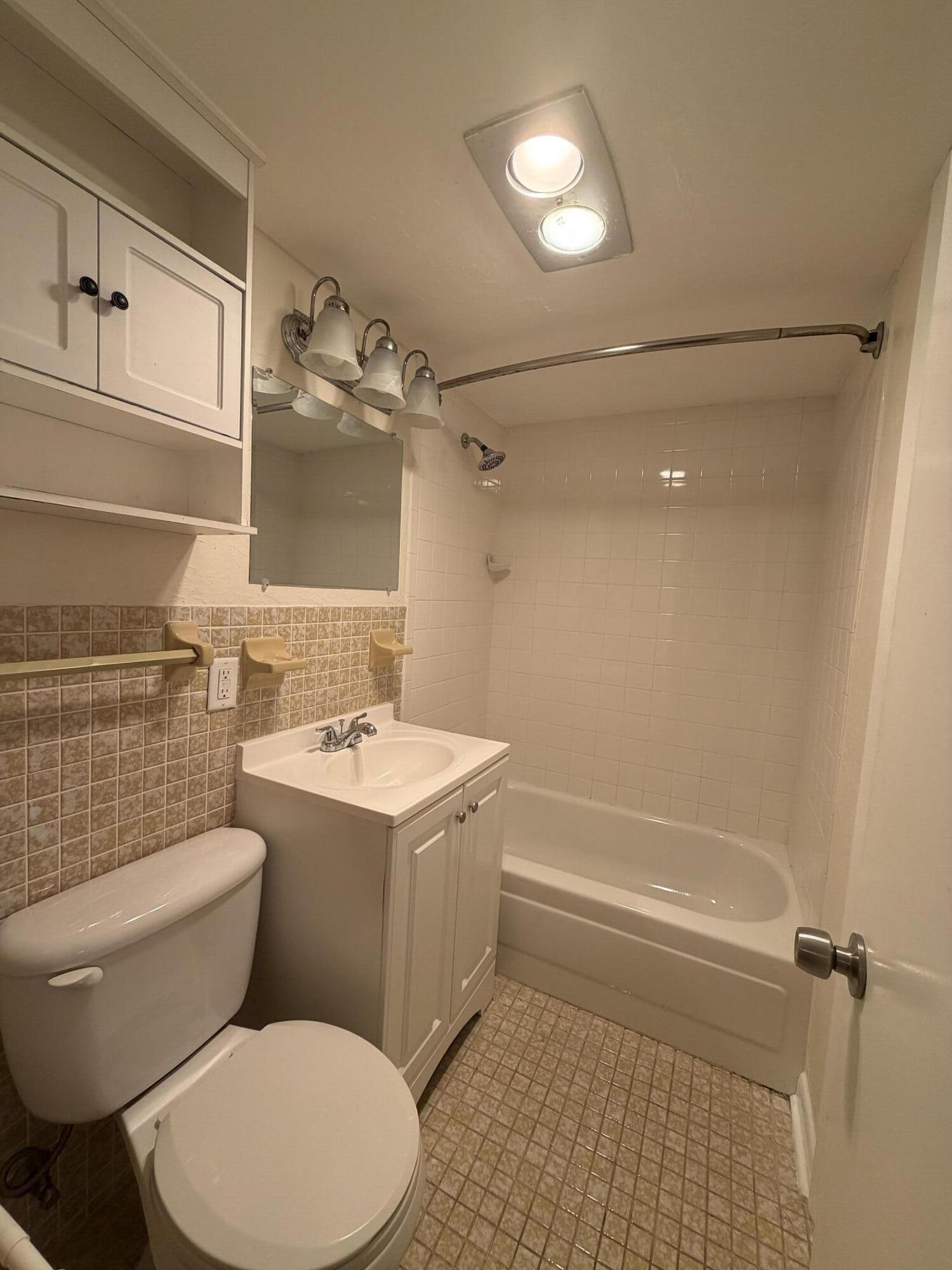 917 NE 16th #1, Fort Lauderdale FL 33304