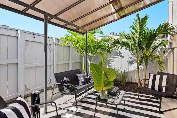 2015 NW 37th #403, Lauderdale Lakes FL 33311