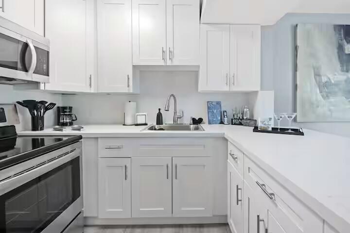 2015 NW 37th #403, Lauderdale Lakes FL 33311