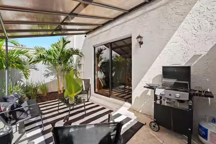 2015 NW 37th #403, Lauderdale Lakes FL 33311