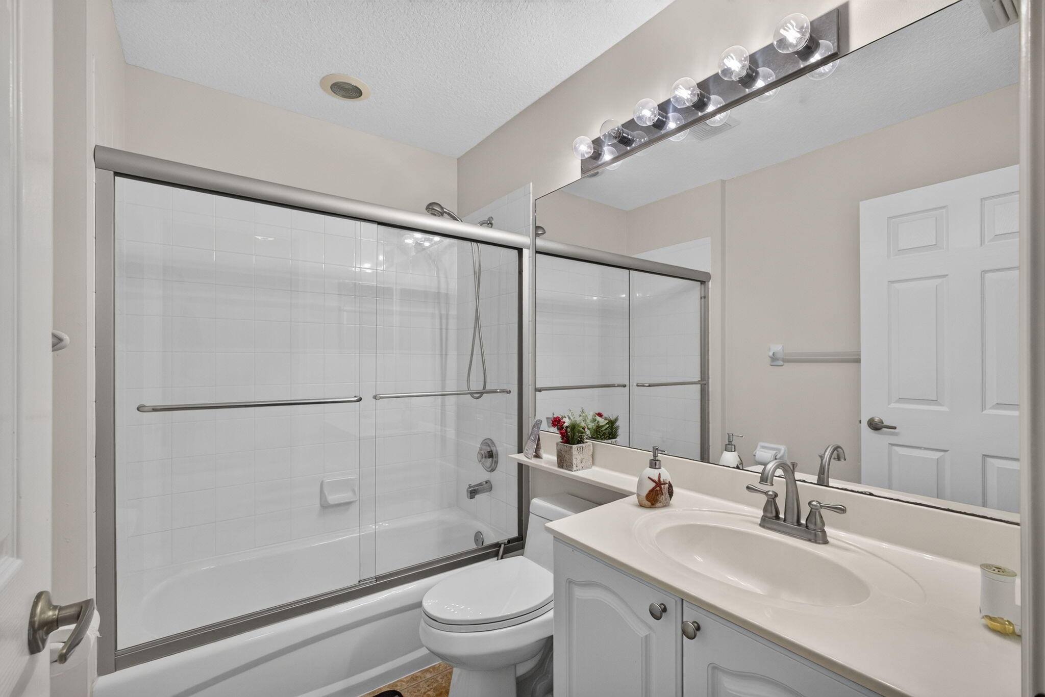 8058 Via Hacienda, Riviera Beach FL 33418