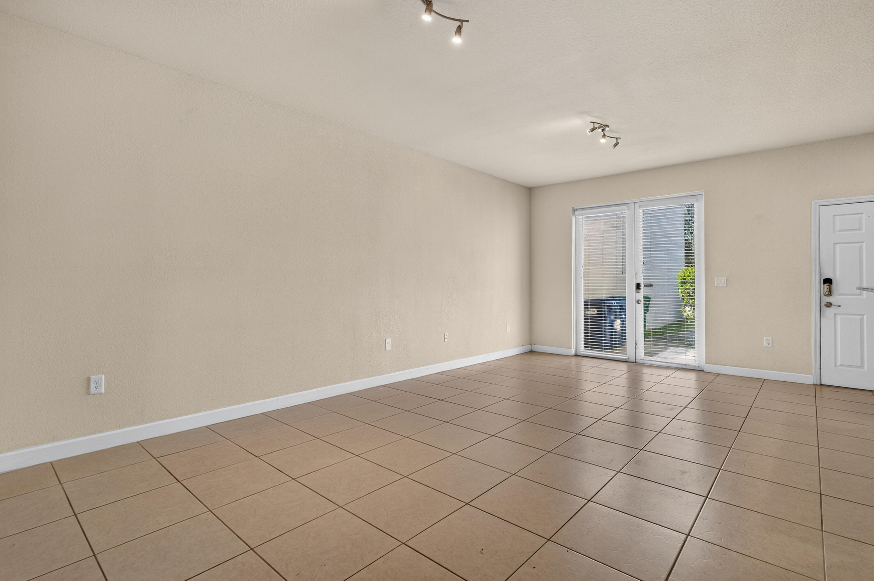 17094 SW 95TH, Miami FL 33196