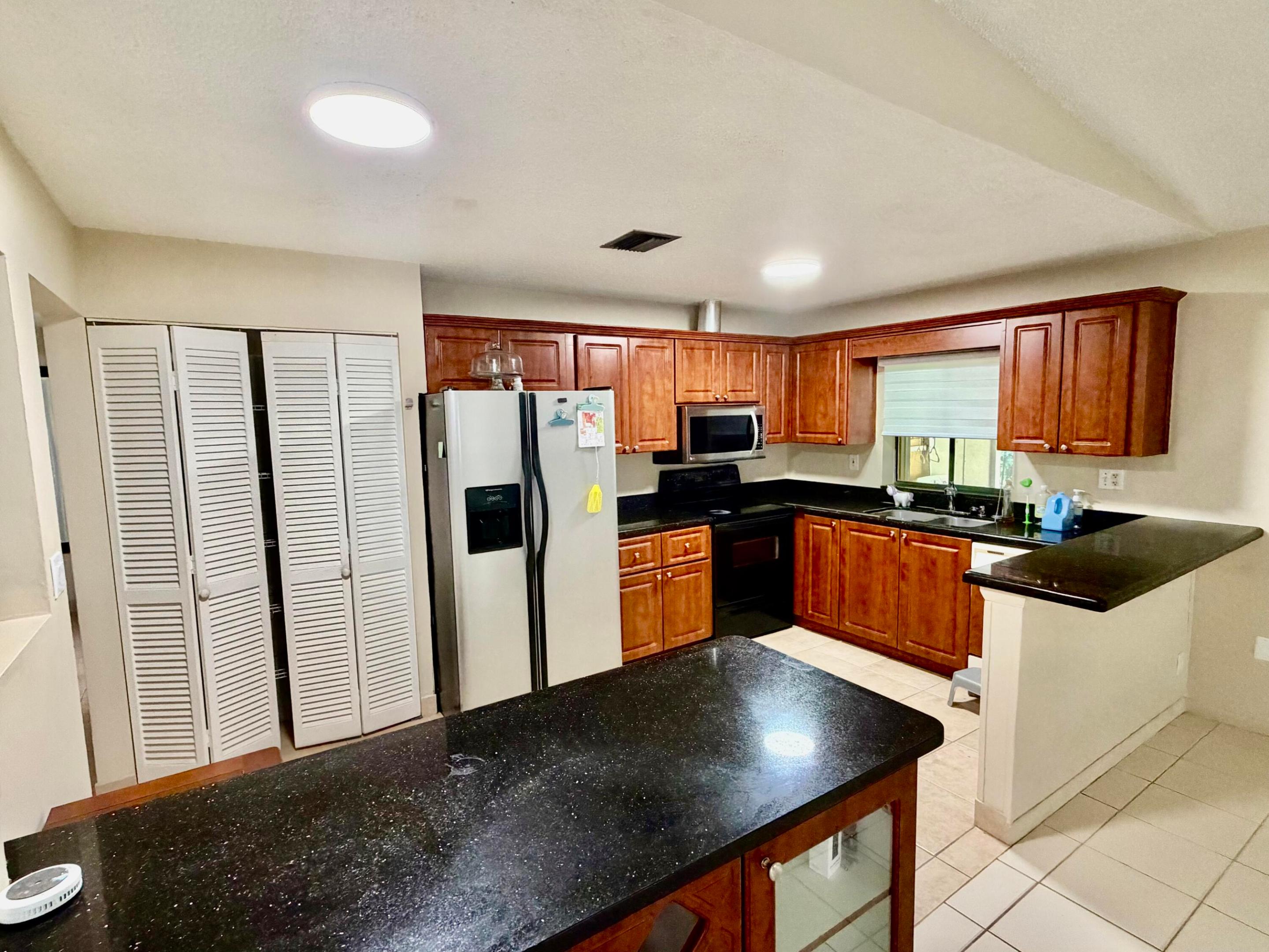 7714 SW 8TH, North Lauderdale FL 33068