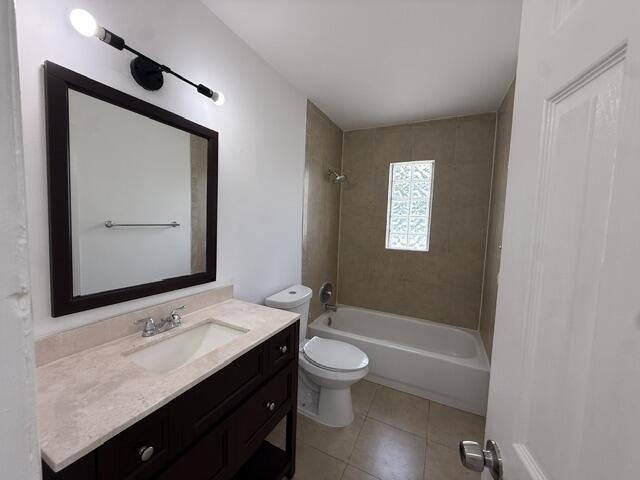 1528 Avenue, Riviera Beach FL 33404