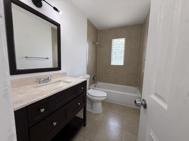 1528 Avenue, Riviera Beach FL 33404