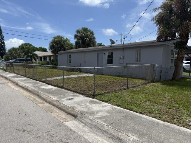 1528 Avenue, Riviera Beach FL 33404