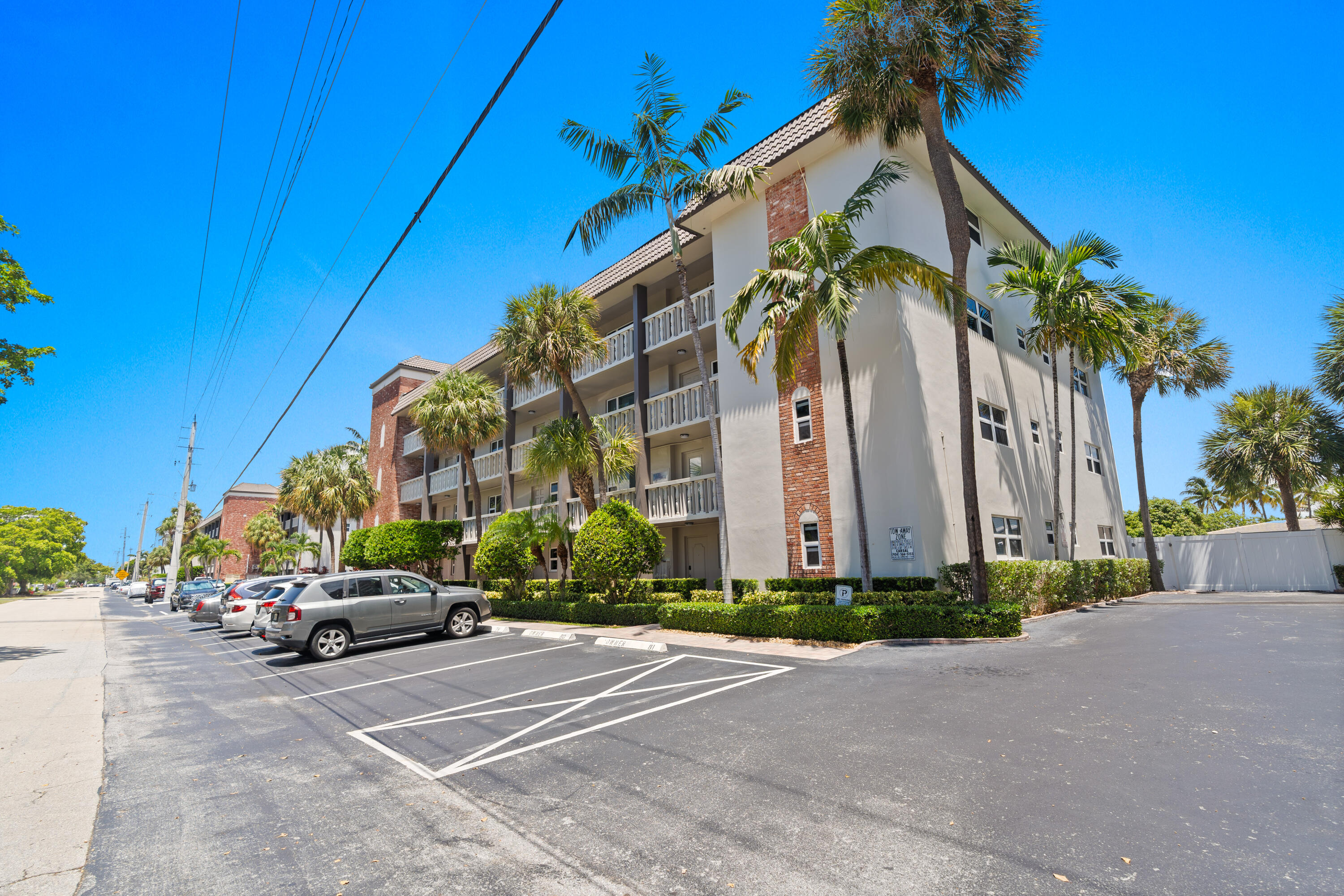 3121 NE 51st #204E, Fort Lauderdale FL 33308