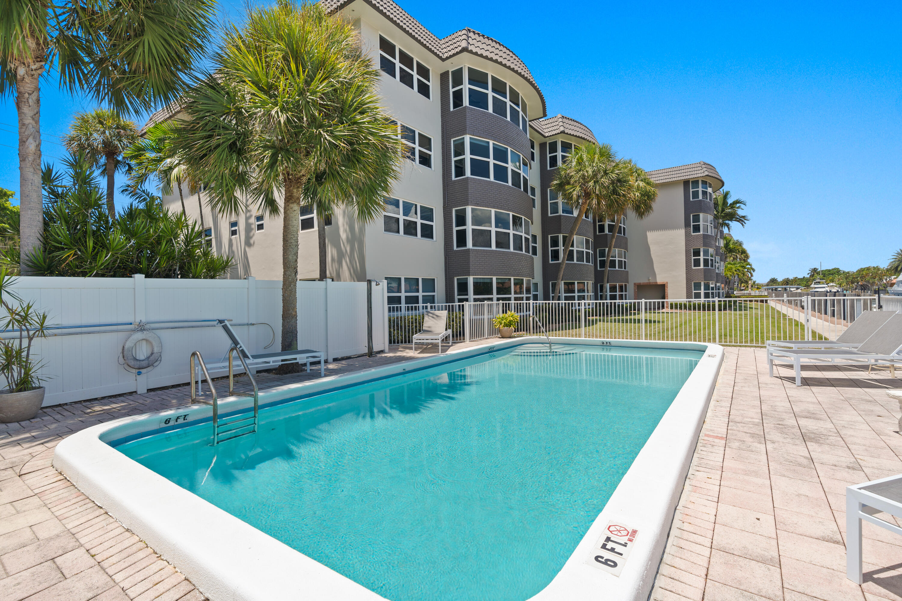 3121 NE 51st #204E, Fort Lauderdale FL 33308