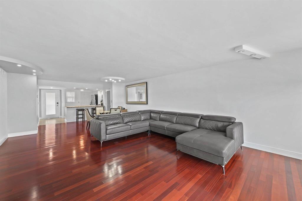 3121 NE 51st #204E, Fort Lauderdale FL 33308
