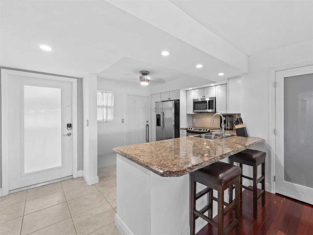 3121 NE 51st #204E, Fort Lauderdale FL 33308