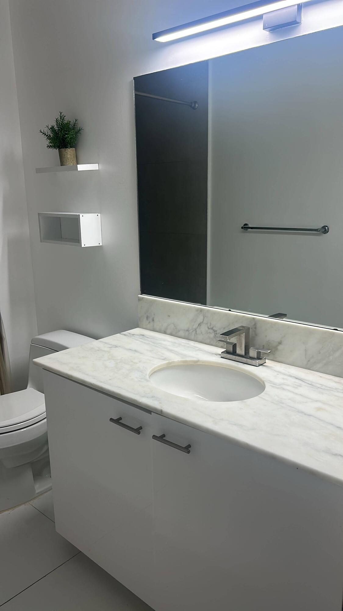 133 NE 2ND #2310, Miami FL 33132