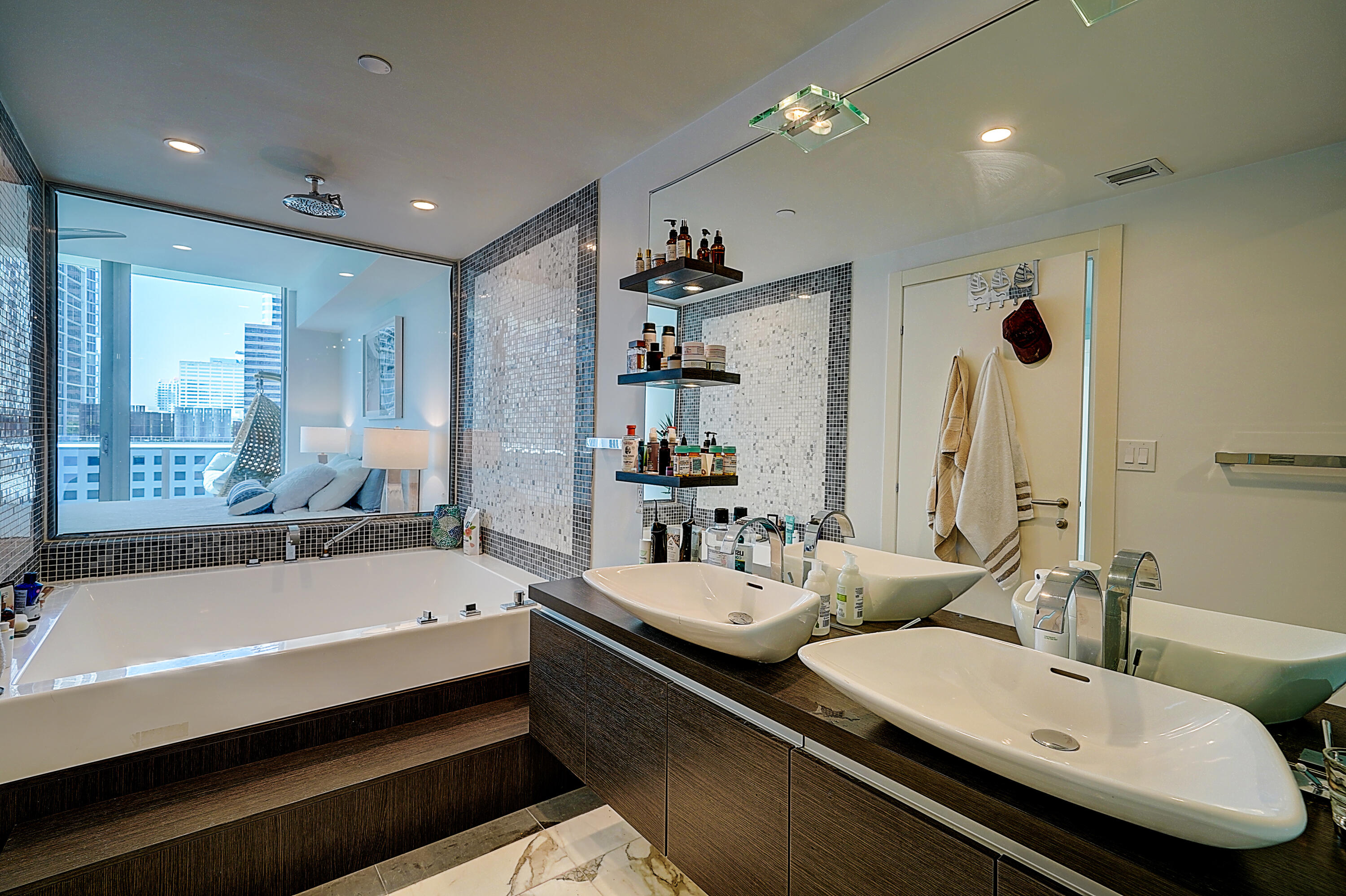 200 Biscayne Blvd #1408, Miami FL 33131