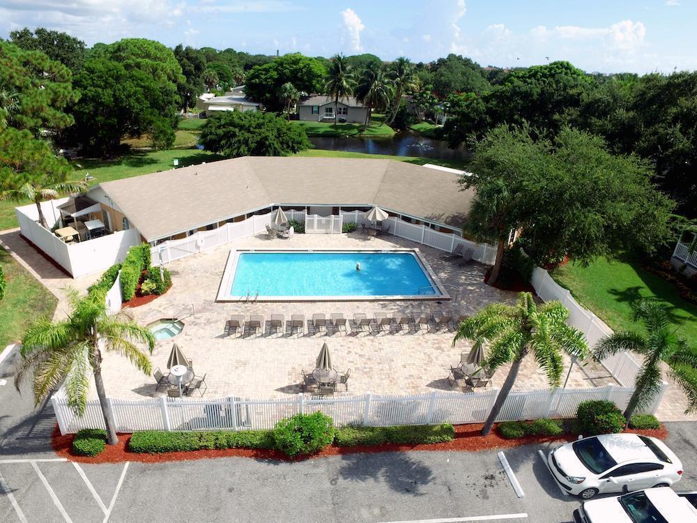 6555 ABBEY, Parkland FL 33067