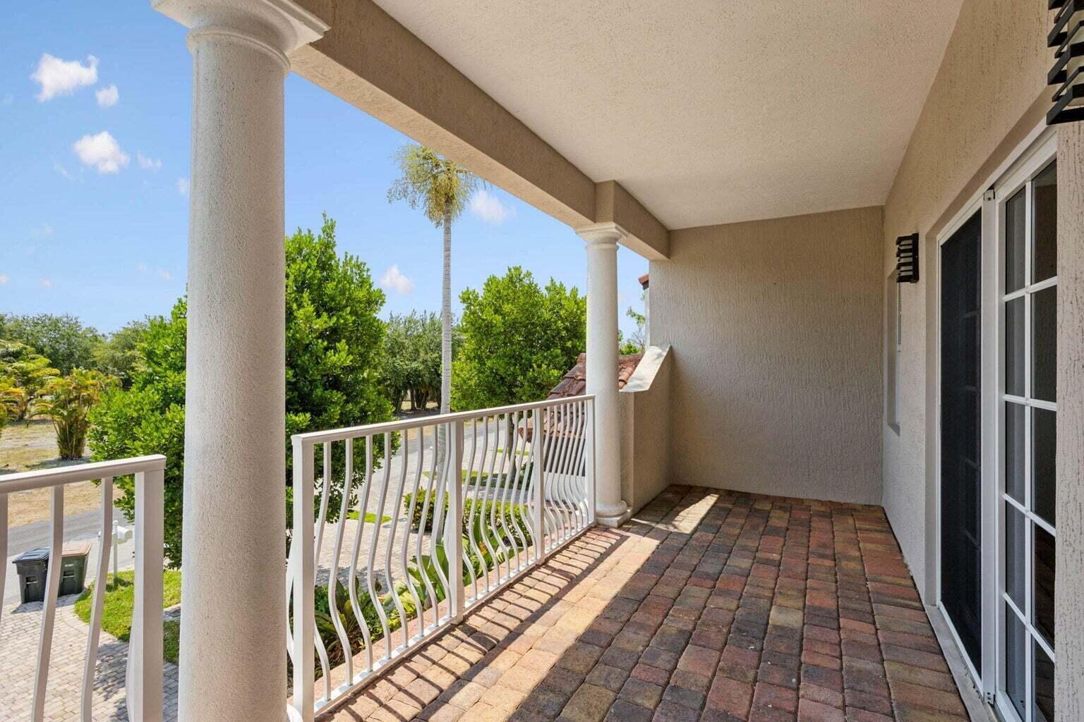 3863 NE 22nd, Lighthouse Point FL 33064