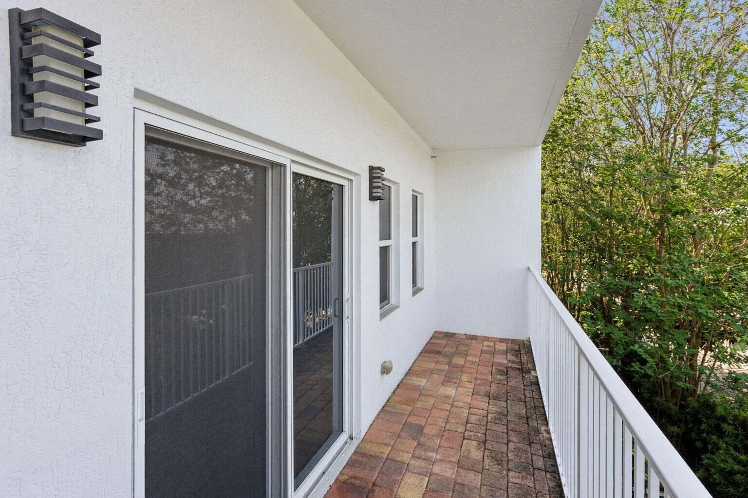 3863 NE 22nd, Lighthouse Point FL 33064