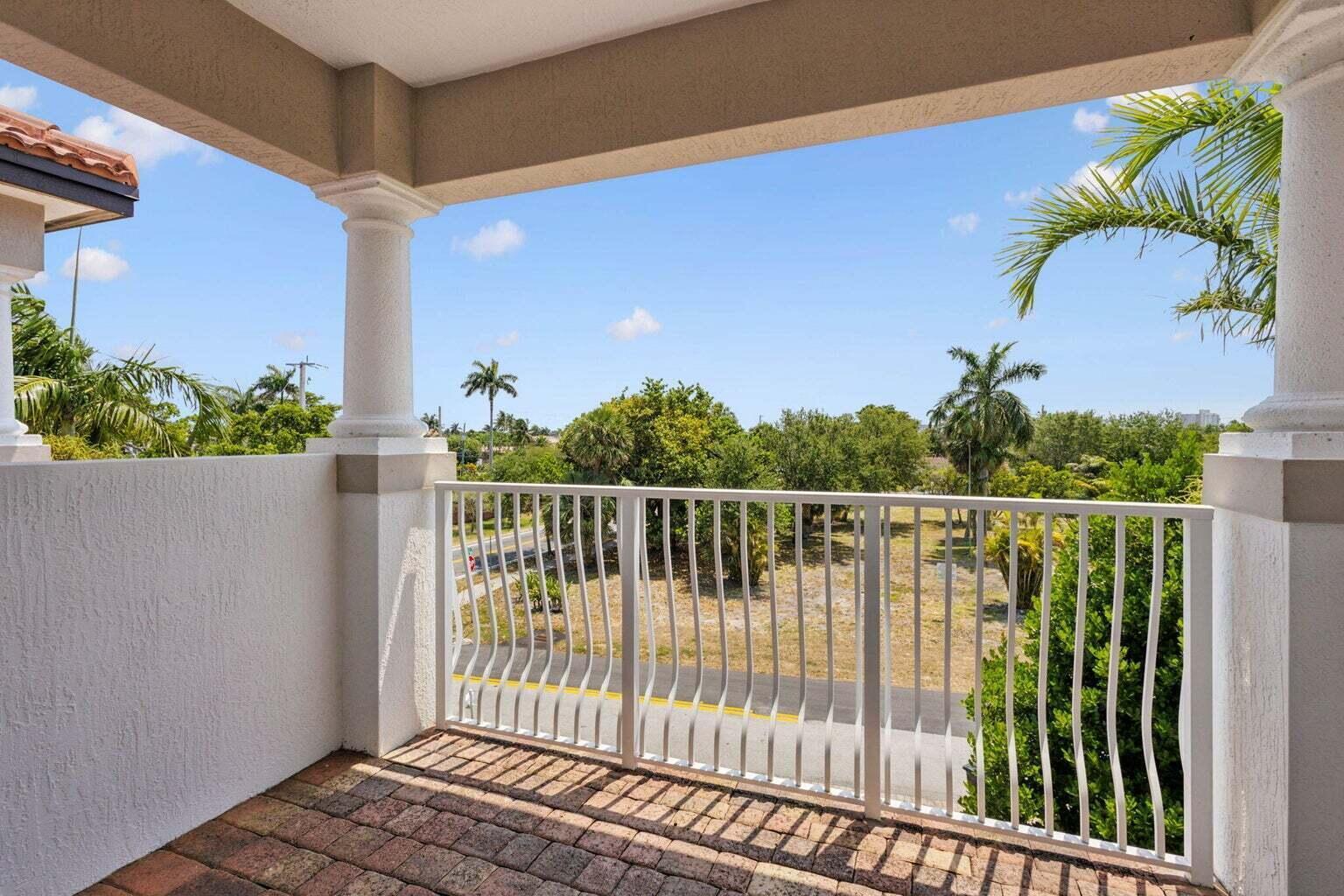 3863 NE 22nd, Lighthouse Point FL 33064