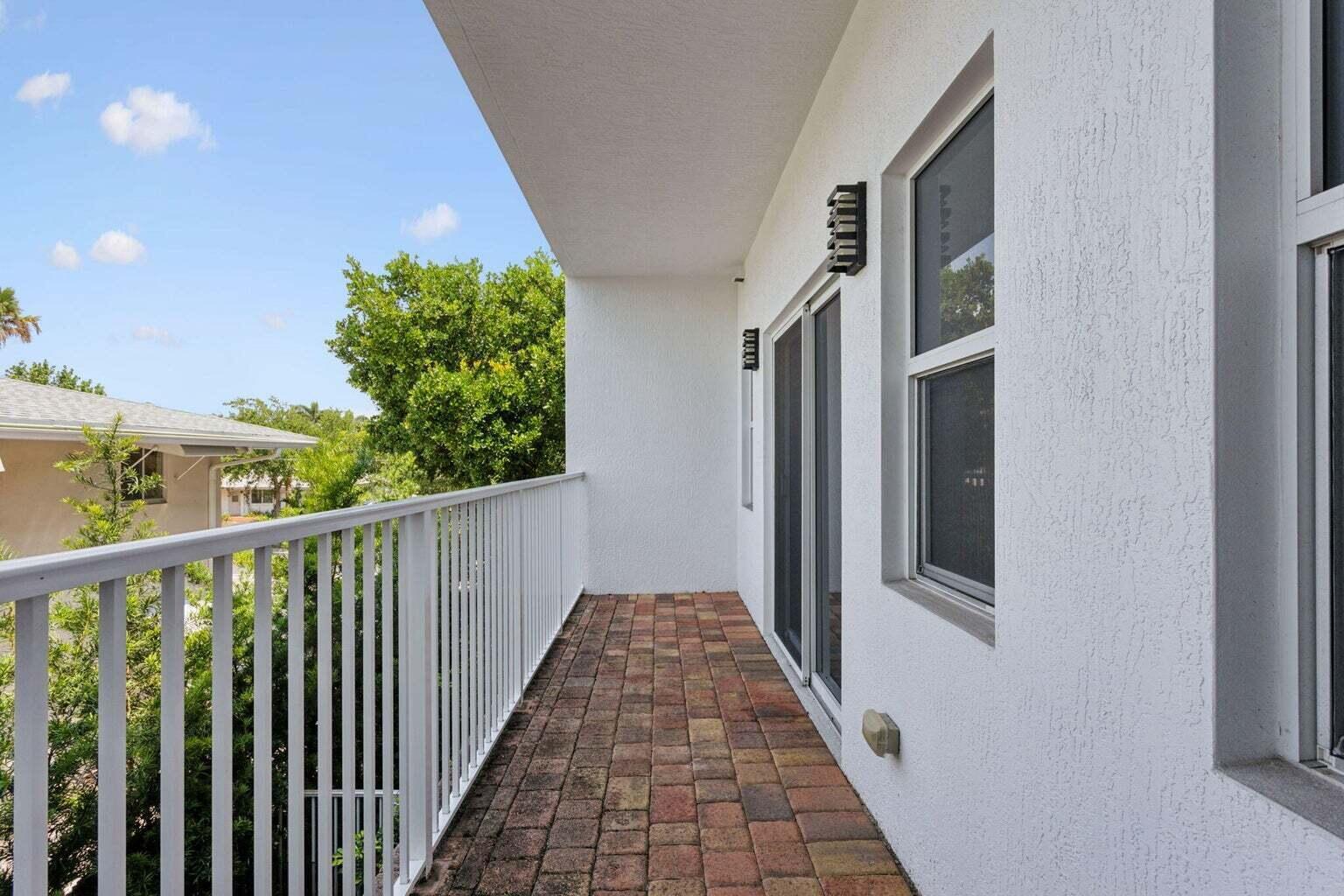 3863 NE 22nd, Lighthouse Point FL 33064