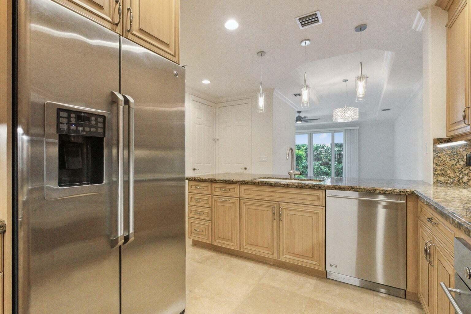 3863 NE 22nd, Lighthouse Point FL 33064